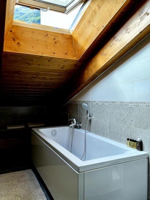 Joy Apartment Mezzegra Dış mekan fotoğraf